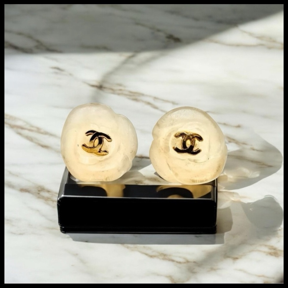 CHANEL Cream Lucite Flower Clip-On Earrings with Gold CC Centers
